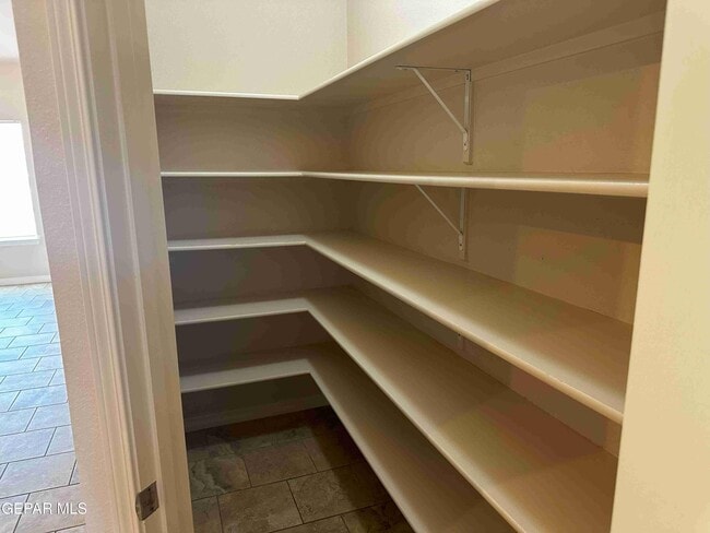 Building Photo - 14712 Far View Ct