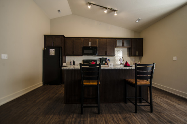 Building Photo - Beech Townhomes