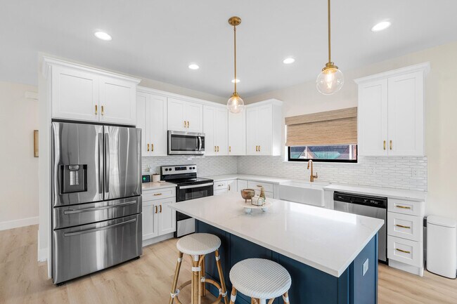 Building Photo - 7606 S Olive Ave