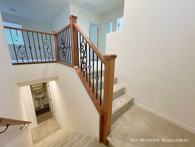 Building Photo - 692 Bamboo Bnd Pl