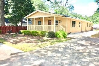 Building Photo - 1385 Elizabeth Ln