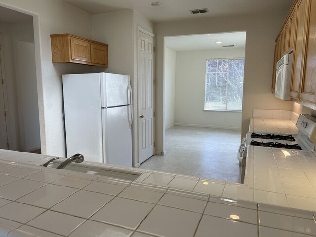 Building Photo - Gorgeous 3 Bedroom, 2 Bath Home in America...