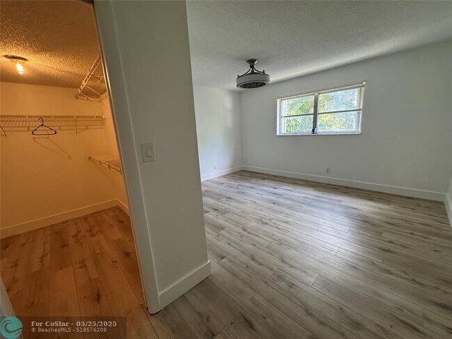 Building Photo - 4100 N 58th Ave
