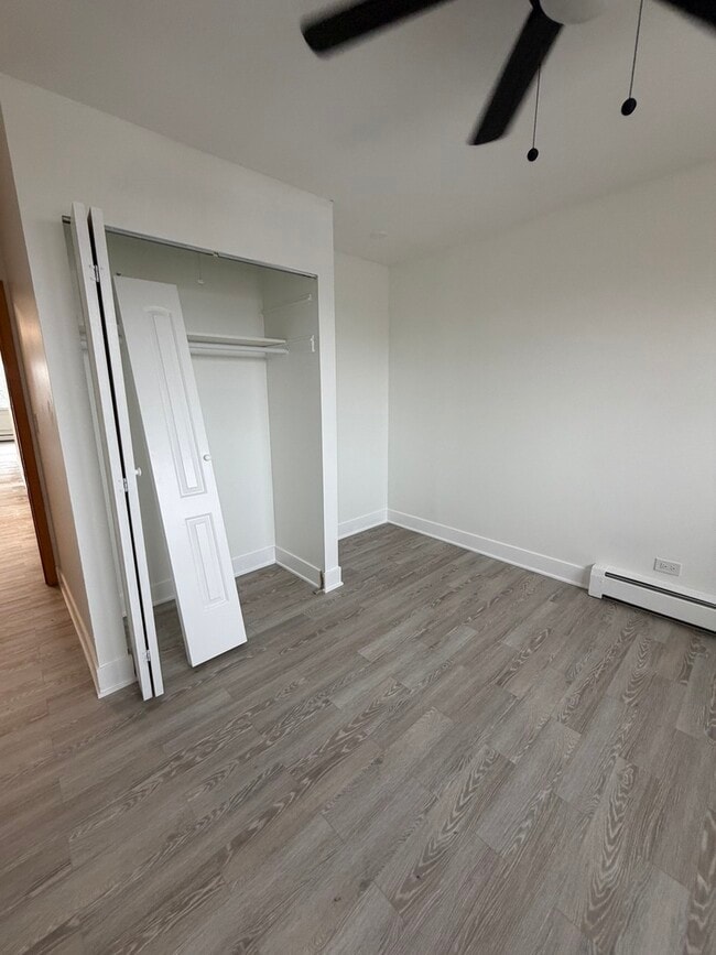 Building Photo - 7200 N Claremont Ave