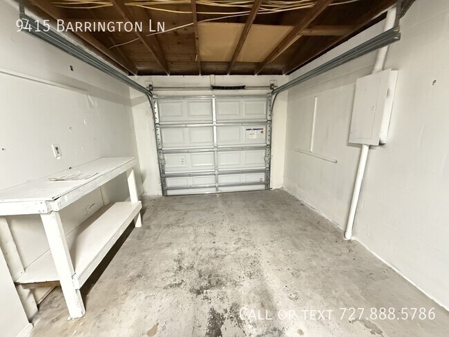 Building Photo - 9415 Barrington Ln