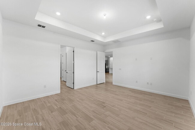 Building Photo - 1464 Island Ave NW