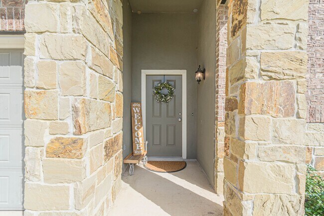Building Photo - 479 Willow Arch St