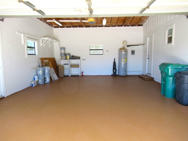 Building Photo - 5310 Palm Dr