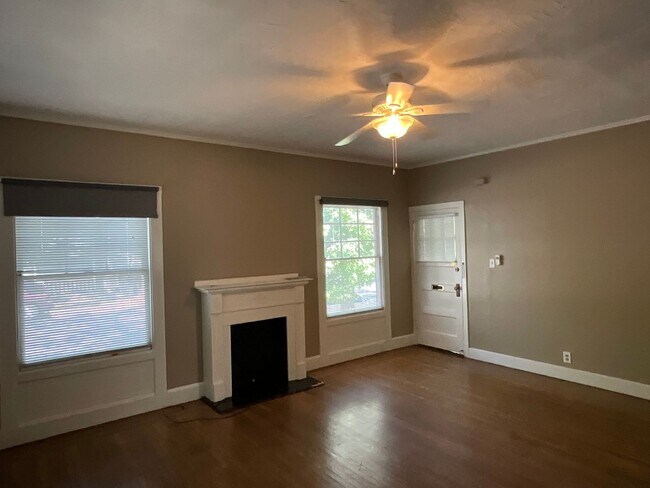 Building Photo - SPACIOUS ONE BEDROOM IN MIDTOWN!!