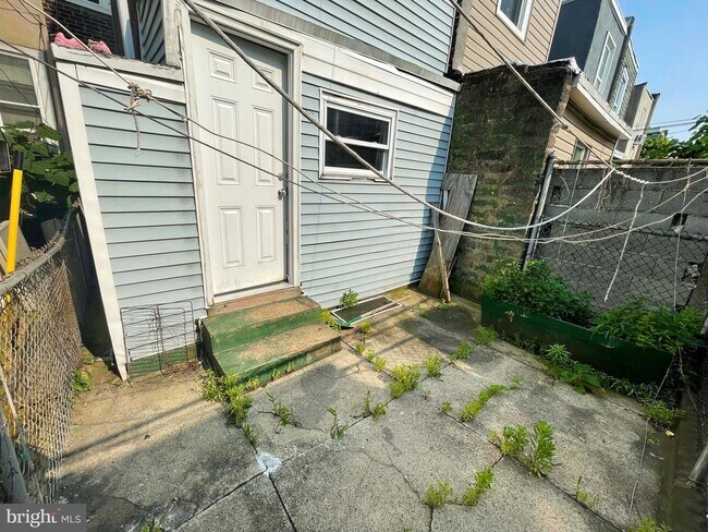 Building Photo - 3244 E St