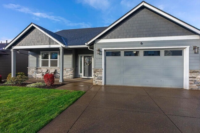 Primary Photo - Modern 4BD/3BA Rental with Garage & Fenced...