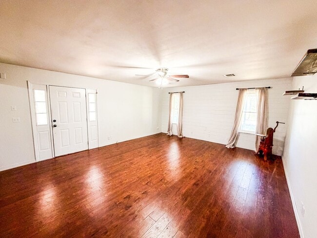 Building Photo - Fully Renovated Modern Farmhouse in Quiet Jennings