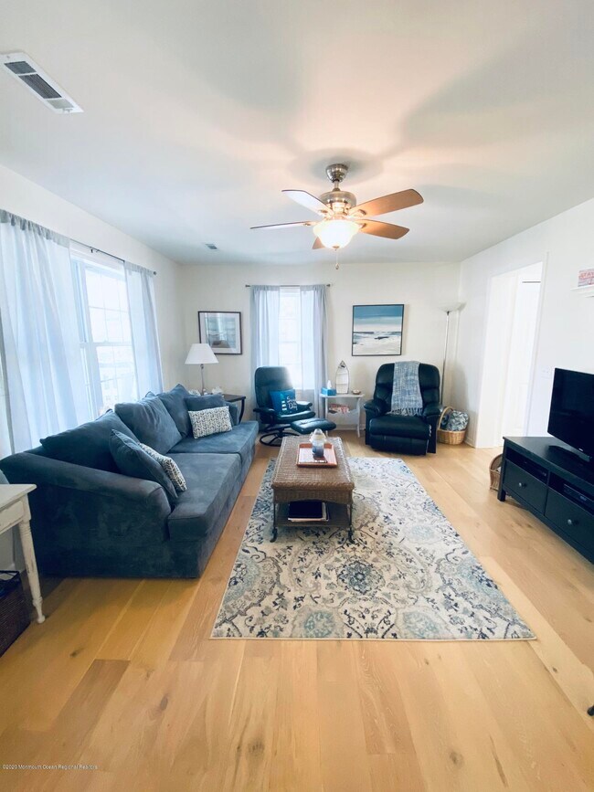 Building Photo - 1402 C St