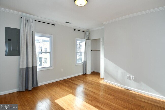 Building Photo - 737 Morton St NW