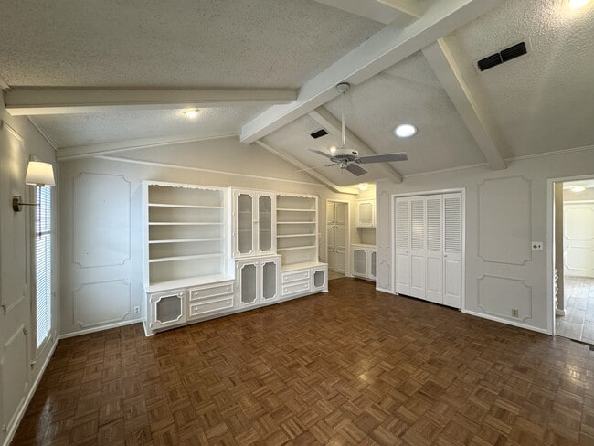 Building Photo - 2405 Stutz Pl