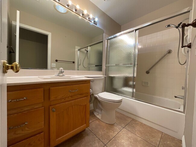 Building Photo - Great home in the South Shores community 1stroy