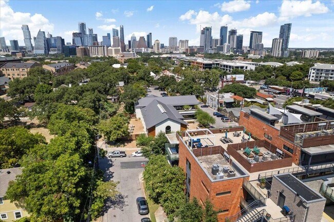 Building Photo - 1401 Eva St