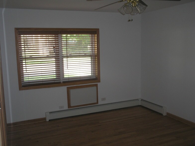 Building Photo - 313 Elgin Ave