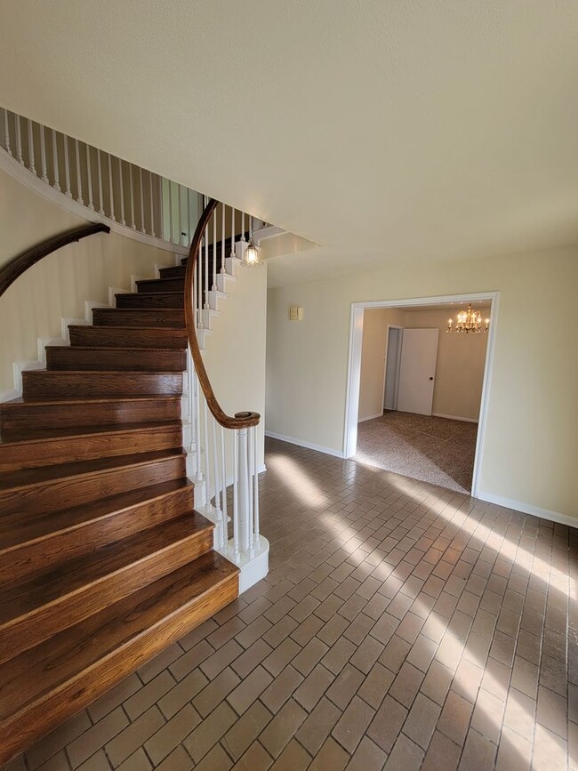 Building Photo - Bryan - 4 Bedroom - 2 bath - 2 story House with attached garage