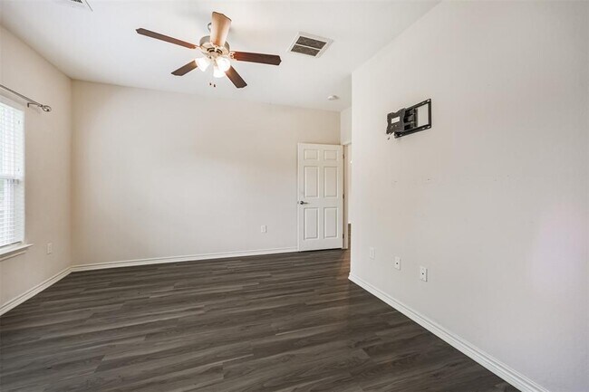 Building Photo - 10310 Chesterfield Dr