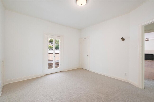 Building Photo - Emmet Terrace Triplex