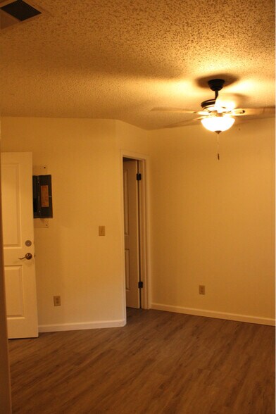 Building Photo - 3747 Donovan Dr