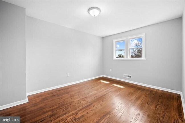 Building Photo - 631 Charraway Rd
