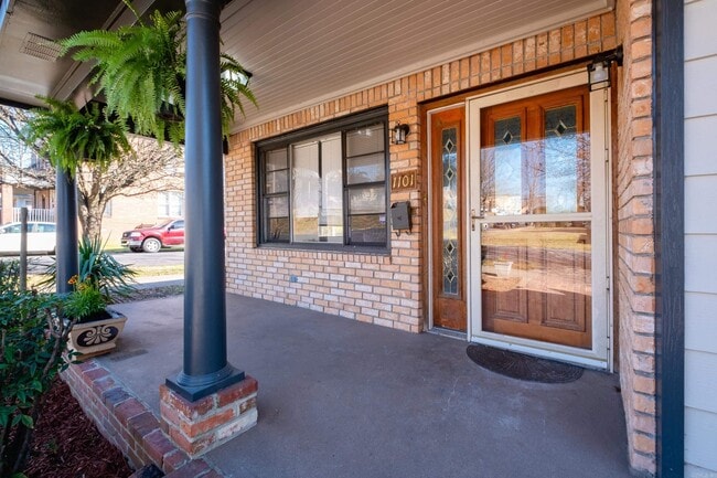 Building Photo - 1101 W Charles Bussey Ave