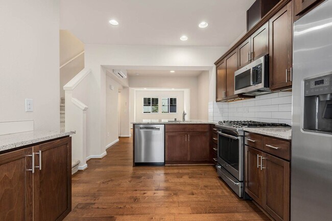 Building Photo - Modern Townhome with Garage in High Point Community