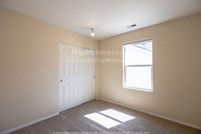 Building Photo - 10441 SW Franklin Ln