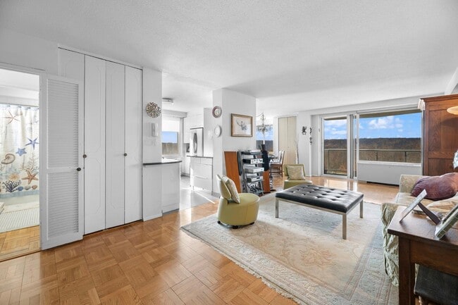 Building Photo - 3333 Henry Hudson Pkwy