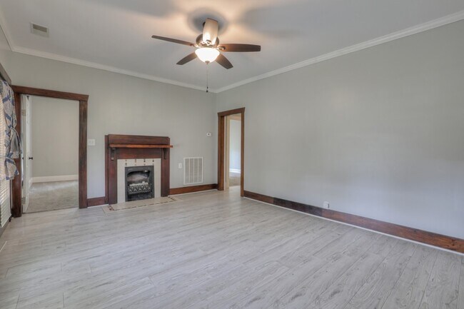 Building Photo - 308 Elm Ave