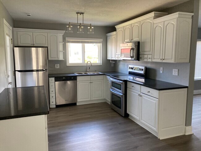 Building Photo - 10606 Whitman Cir