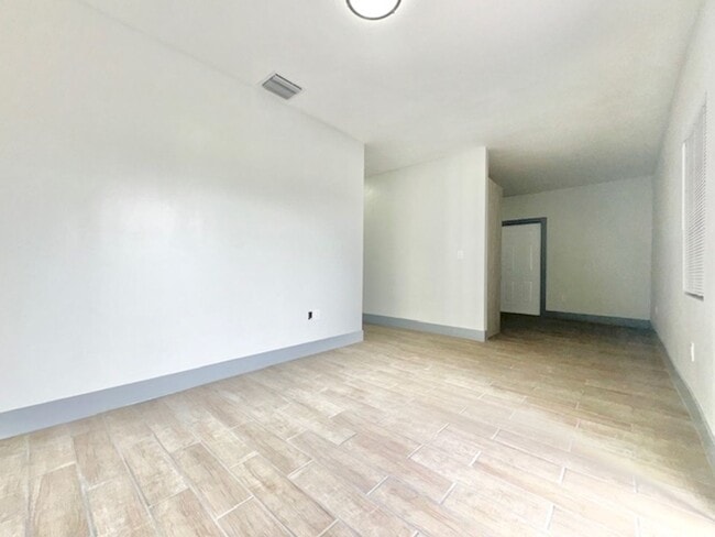 Building Photo - Fully Remodeled Three Bedroom Single Family Home