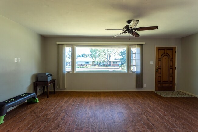 Living Room - 2040 W Cambridge Ave
