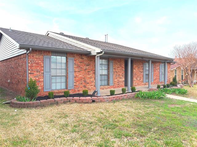 Building Photo - 4816 Roberts Dr