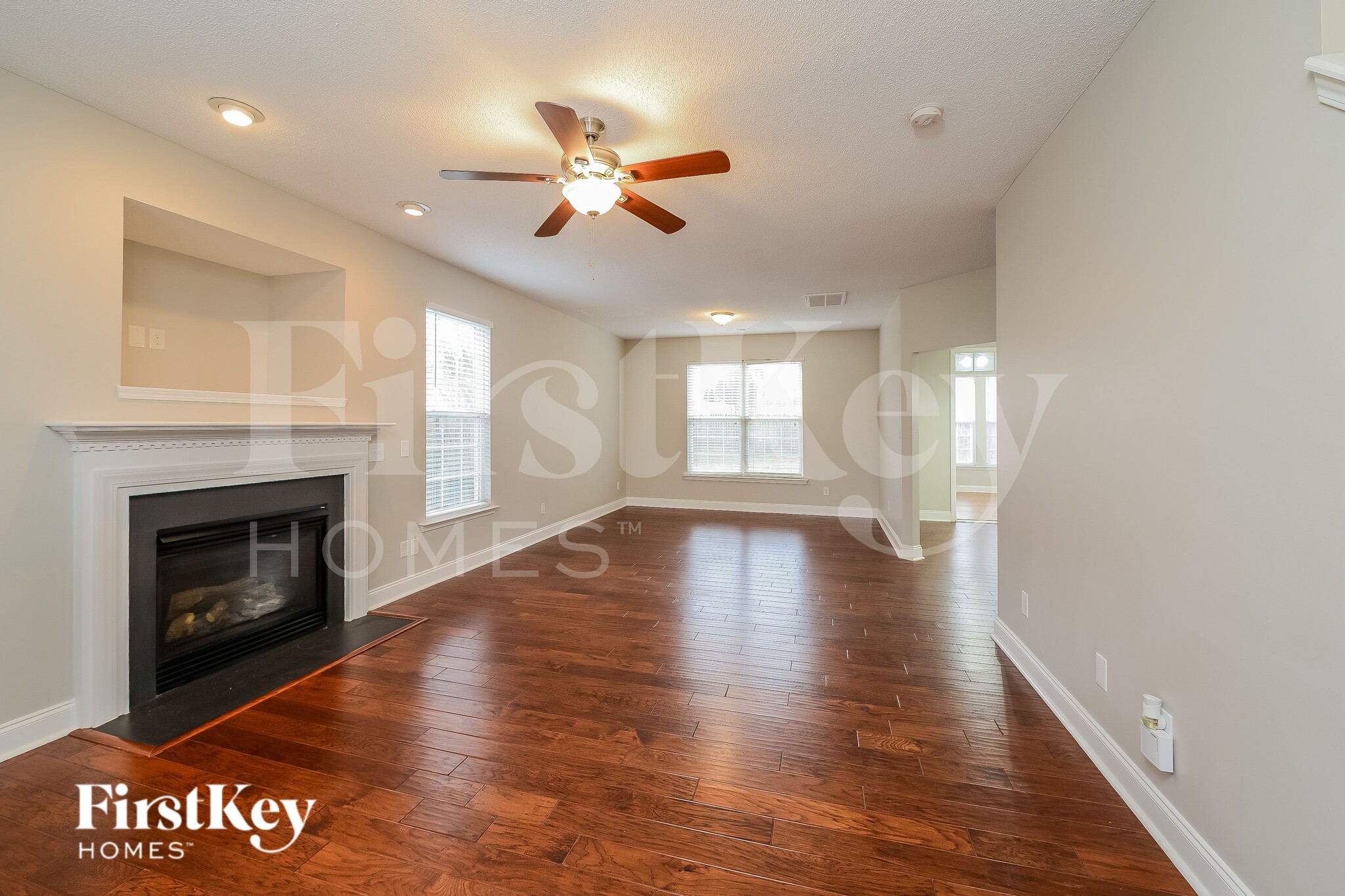 Building Photo - 6052 Glen Way Dr