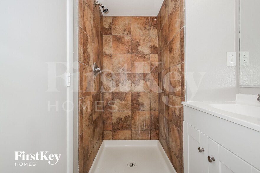 Building Photo - 4747 Everman Dr