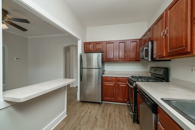 Building Photo - Updated 3-bedroom with Garage