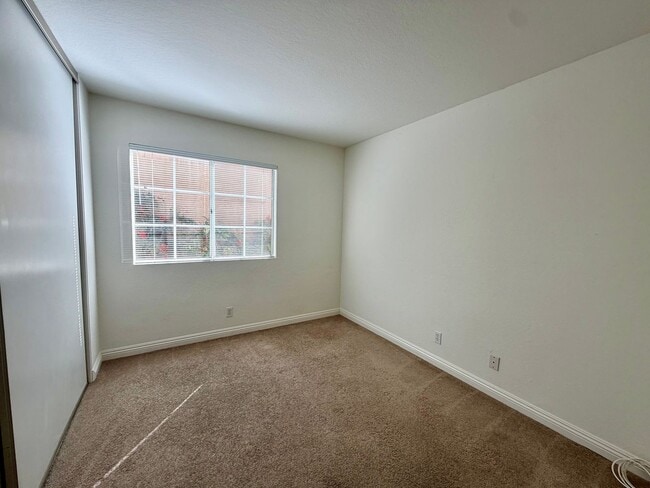 Building Photo - 3 Bedroom spacious home in Irvine (Northwood Glen)