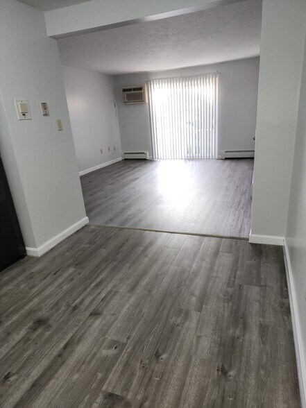 Living Room - 86 Beacon St