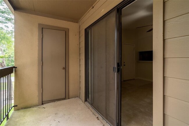 Building Photo - 3300 Pebblebrook Dr