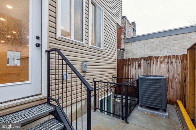 Building Photo - 2023 N Reese St