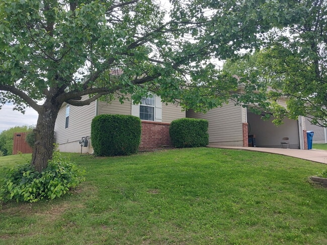 Building Photo - 428 W White Ash St