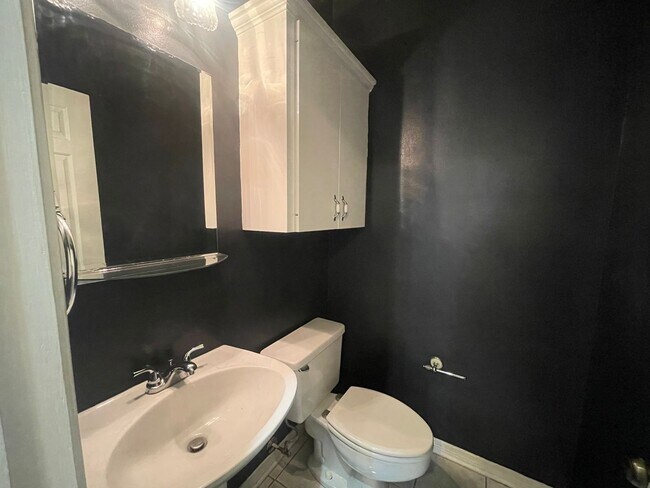 Building Photo - Sought after location so hurry!