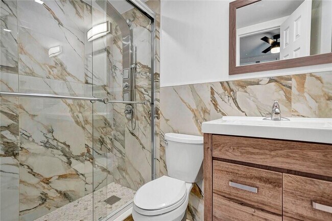 Building Photo - 3051 S Palm Aire Dr