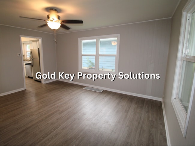 Building Photo - Updated 2 BR 1 BA House with Central Air and Garage (SECTION 8 APPROVED)
