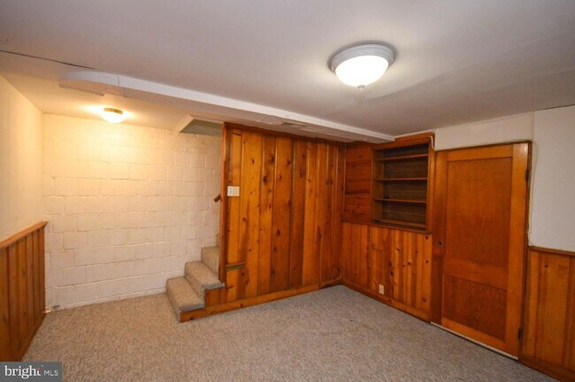 Building Photo - 5000 Surrey Ln