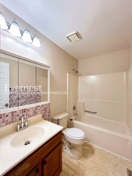 Building Photo - 11406 Wentworth Ct