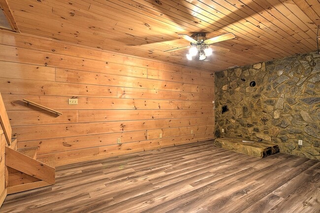 Building Photo - 13625 Horton Hwy